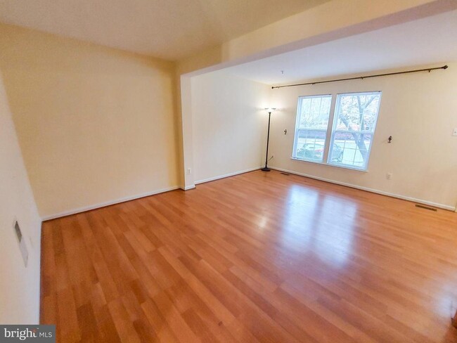 property at 13654 Palmetto Cir