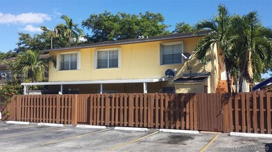 15400 SW 81st Cir Ln-Unit -Apt 104 in Miami, FL - Building Photo - Building Photo