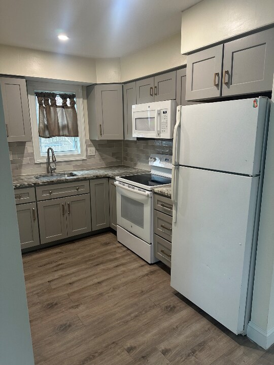 1031 Lawnton Terrace in Glenolden, PA - Building Photo