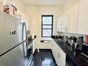 226 E 53rd St in New York, NY - Building Photo - Building Photo