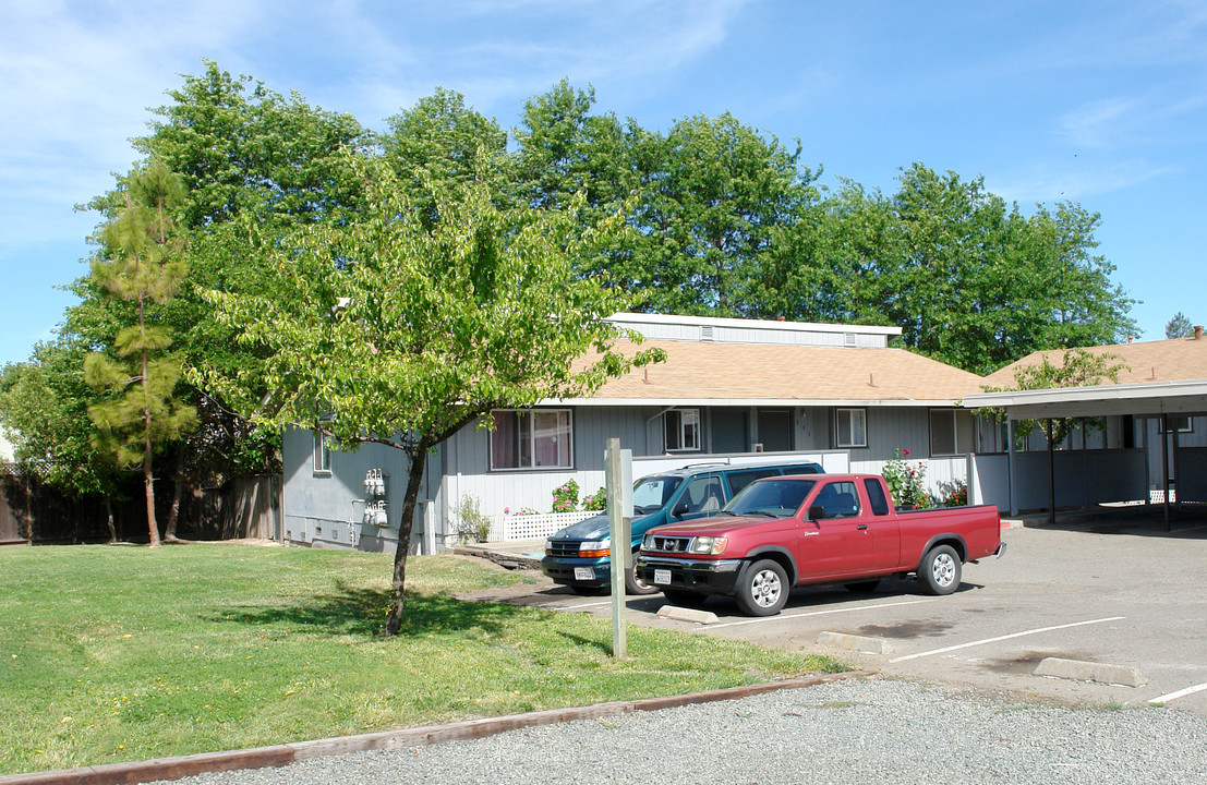 Old Redwood Highway Apartments in Windsor, CA - Foto de edificio