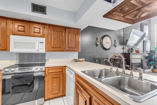 property at 3905 Sunrise Dr