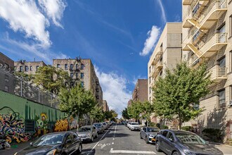 5 Buchanan Pl in Bronx, NY - Foto de edificio - Building Photo