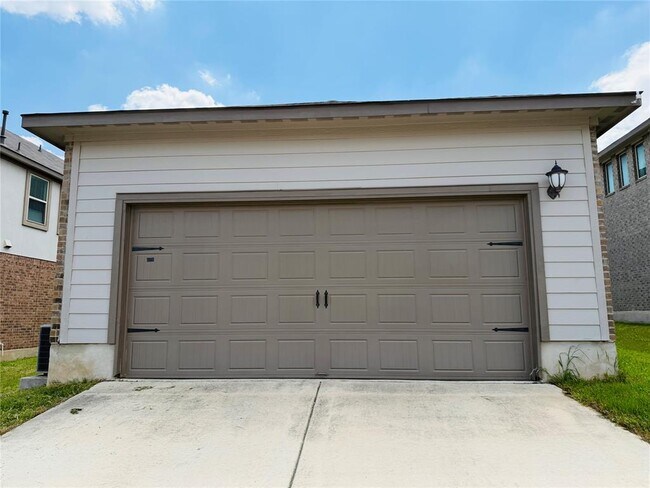 2013 Hat Bender Lp in Round Rock, TX - Building Photo - Building Photo