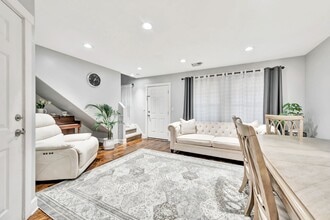 Villas at Pine in Portland, OR - Building Photo - Building Photo