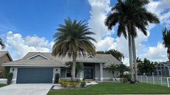 6448 Blue Bay Cir in Greenacres, FL - Building Photo