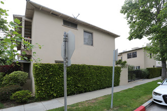 9617 Charleville Blvd in Beverly Hills, CA - Building Photo - Building Photo