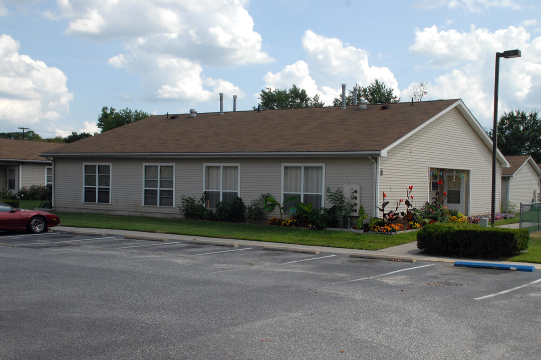 East Almond Estates in Vineland, NJ - Building Photo