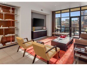 1025 NW Couch St in Portland, OR - Foto de edificio - Building Photo