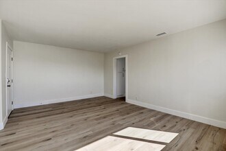 811 Buena Vista in San Clemente, CA - Foto de edificio - Building Photo