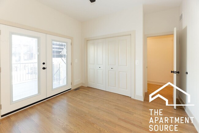 1323 W Diversey Pky, Unit 1 in Chicago, IL - Building Photo - Building Photo