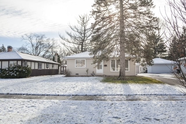 2205 Campbell St in Rolling Meadows, IL - Building Photo