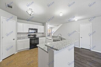 7541 Lazy Spur Blvd in Fort Worth, TX - Building Photo - Building Photo