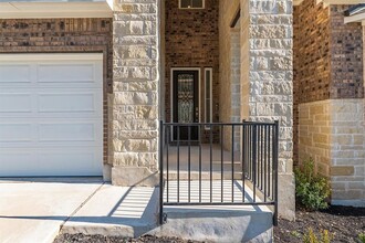 2345 Airport Dr in Leander, TX - Building Photo - Building Photo