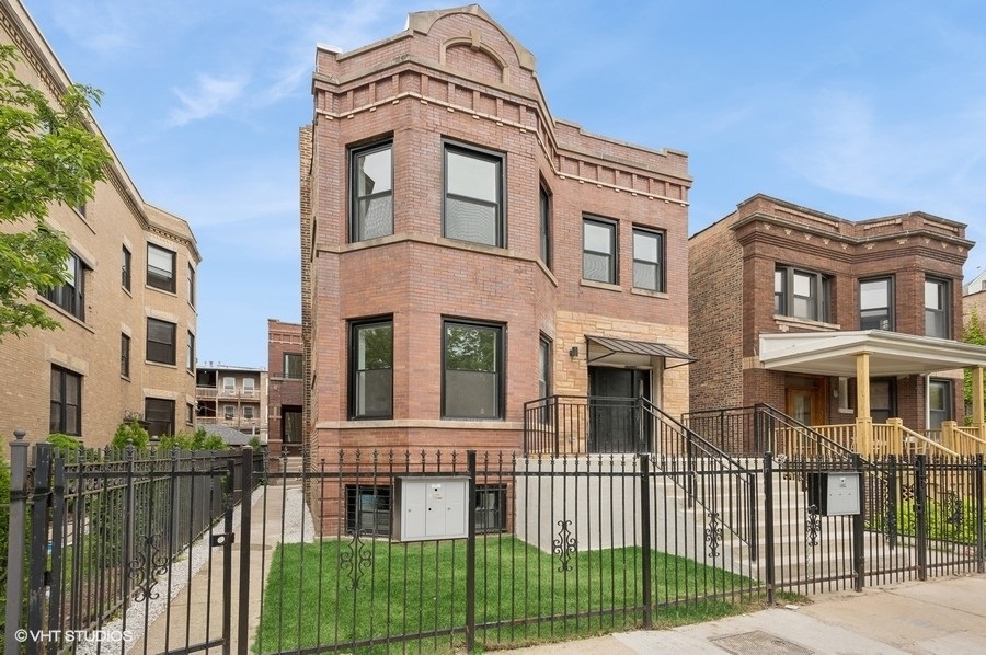 2619 N Kimball Ave in Chicago, IL - Building Photo