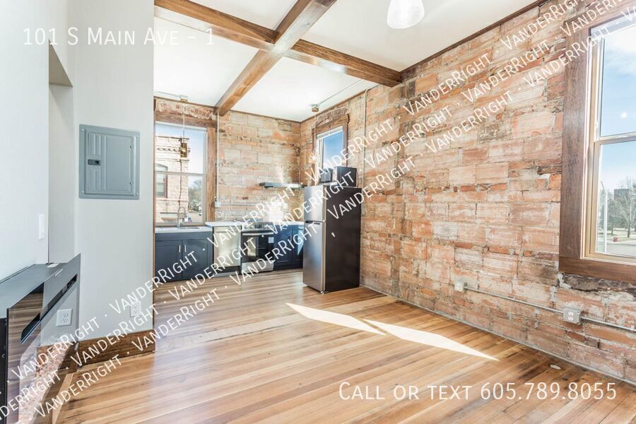 101 S Main Ave in Hartford, SD - Building Photo