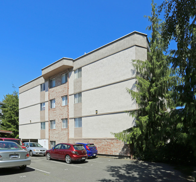 Osterley Court in Victoria, BC - Building Photo - Building Photo