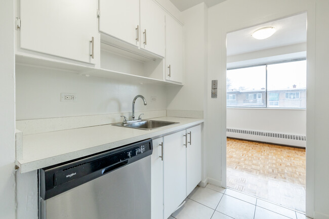 5501 Adalbert in Montréal, QC - Building Photo - Interior Photo