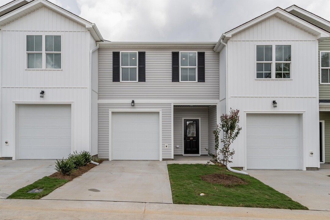 105 Marsh Harbor St in Clayton, NC - Foto de edificio