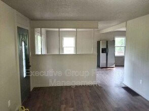 978 Oak Dr in Radcliff, KY - Building Photo - Building Photo