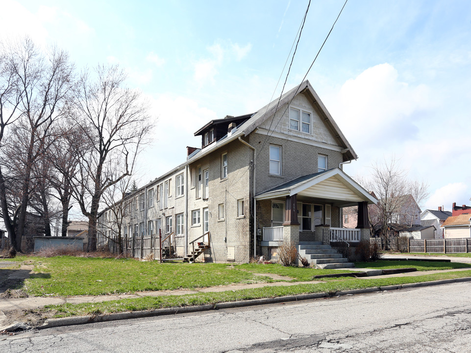 806 Sherman St in Akron, OH - Building Photo