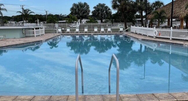 5004 Oakland Hills Ave in Sarasota, FL - Building Photo - Building Photo