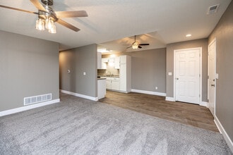 Regency Woods in West Des Moines, IA - Building Photo - Interior Photo