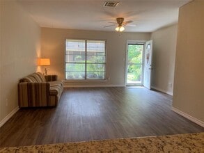 3302 Burke Rd in Pasadena, TX - Building Photo - Building Photo