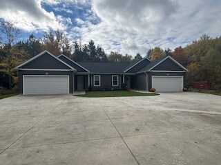 7910 Clinton St in Elma, NY - Building Photo