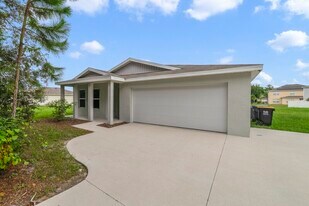 687 Gila Dr in Poinciana, FL - Building Photo