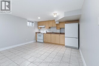 14 Taylor Rd in Ajax, ON - Building Photo - Building Photo