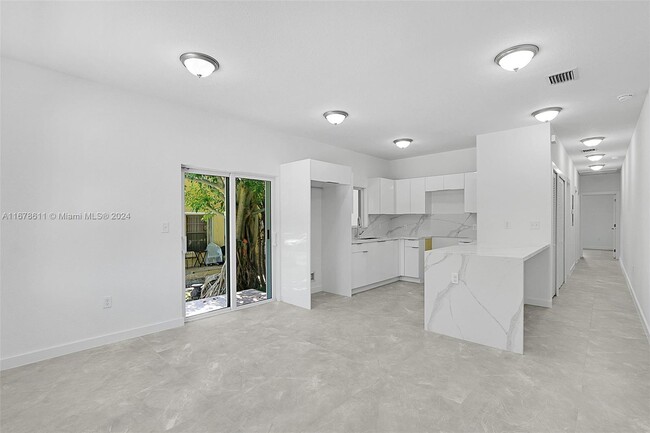 1536 NE 111th St in Miami, FL - Building Photo - Building Photo