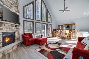 1121 Cobblewood Rd in Newfoundland, PA - Building Photo