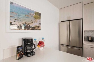 1009 N Edinburgh Ave-Unit -5 in West Hollywood, CA - Building Photo - Building Photo