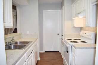 803 Treadwell Ct-Unit -A in Hurst, TX - Building Photo - Building Photo