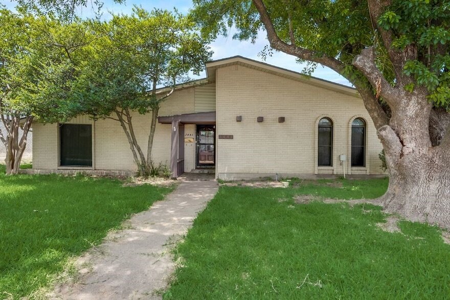 3441 Flagstone Dr in Garland, TX - Building Photo