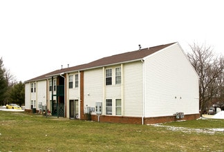 Sunset West Apartments in Conneaut, OH - Building Photo - Building Photo