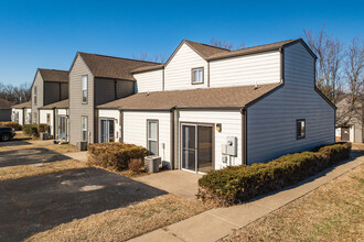 Cedarwood Terrace in Springfield, MO - Building Photo - Primary Photo