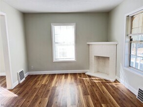 143 Gale St in Akron, OH - Foto de edificio - Building Photo