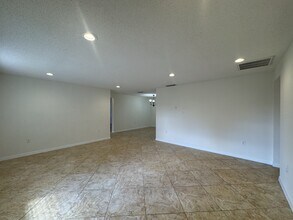 129 Algiers Dr in Venice, FL - Building Photo - Building Photo