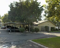 Canyon Park Village in Fresno, CA - Building Photo
