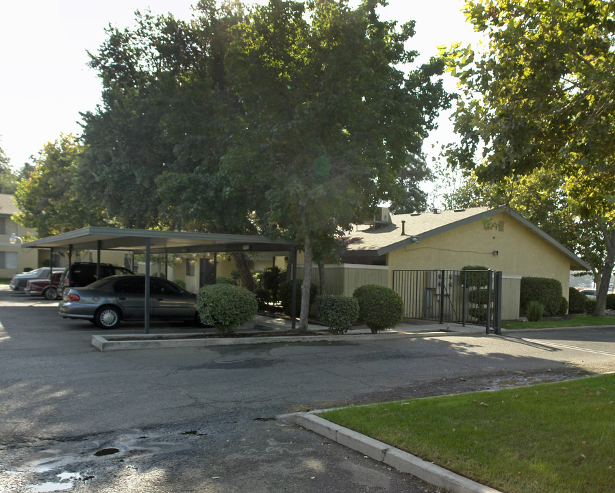 Canyon Park Village in Fresno, CA - Building Photo