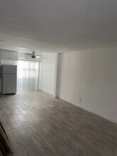 14642 Calvert St in Van Nuys, CA - Foto de edificio - Building Photo