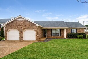 104 Stella Ct in Smyrna, TN - Building Photo