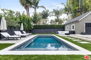 1617 N Vista St in Los Angeles, CA - Building Photo