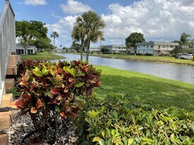 1 Brittany Ct, Unit A in Delray Beach, FL - Building Photo