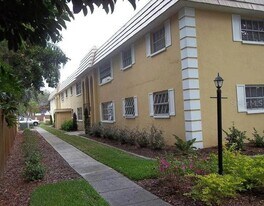 5800 Hollywood Blvd in Sarasota, FL - Building Photo
