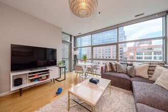 225 S Sangamon St in Chicago, IL - Foto de edificio - Building Photo