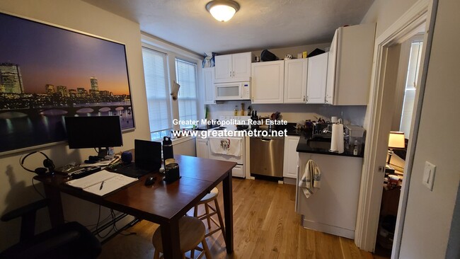11 Cooper St, Unit 1 in Boston, MA - Foto de edificio - Building Photo