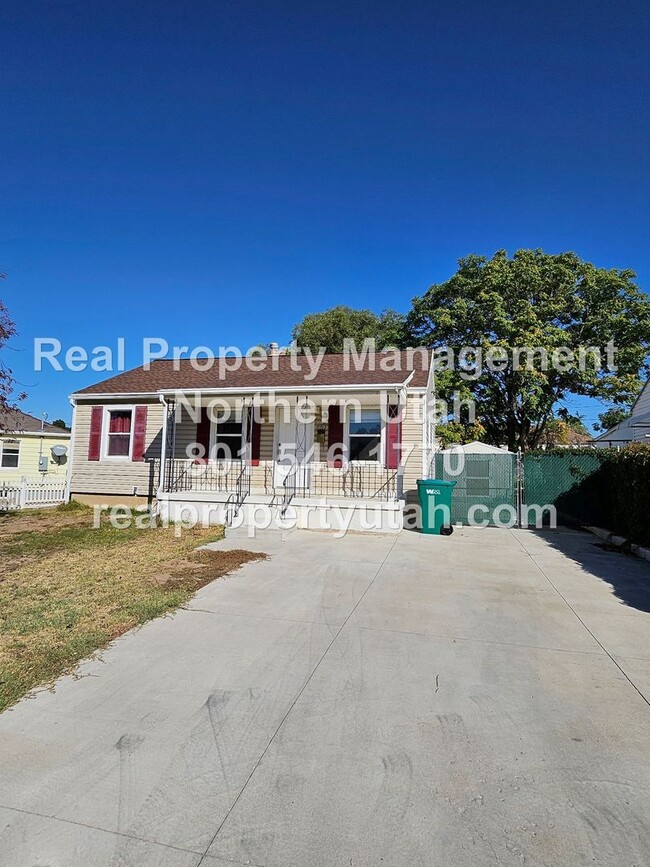 203 S Lakeview Dr in Clearfield, UT - Building Photo - Building Photo